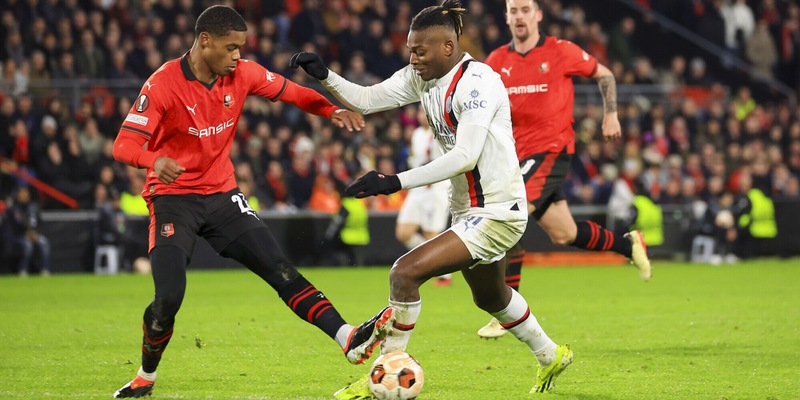 Rennes-Milan 3-2, la squadra di Pioli perde ma vola agli ottavi. Leao protagonista