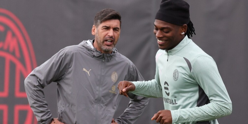 https://cdn.corrieredellosport.it/img/800/600/2024/11/29/152644569-e11ae9f6-2edc-436f-a7bf-23e94db3c3b8.jpg Milan, Fonseca carica Leao: “Meglio in campo che in panchina”