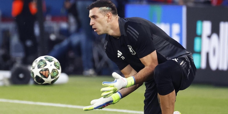 Martinez, fischi assordanti prima di Psg-Aston Villa: la risposta con un dettaglio sui capelli