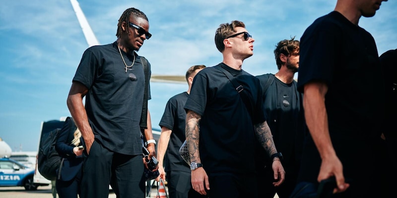 Inter, rientro a Milano: sguardi cupi dopo la delusione Champions