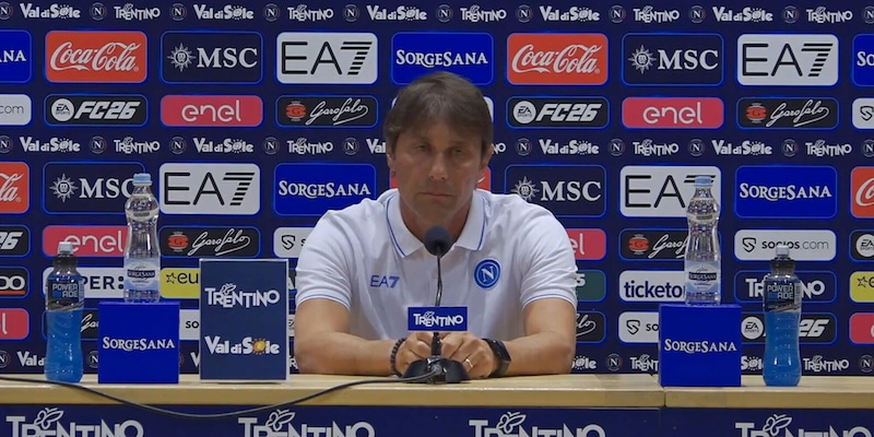 Conte: "Scudetto? Quest'anno il Napoli è favorito tra i favoriti". Poi conia un nuovo slogan