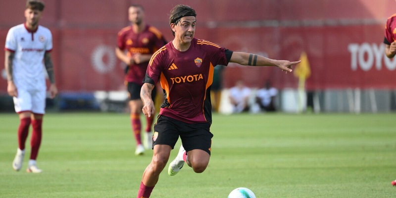La Roma travolge il Trastevere 14-0: Dybala torna con una doppietta, infortunio per Sangaré