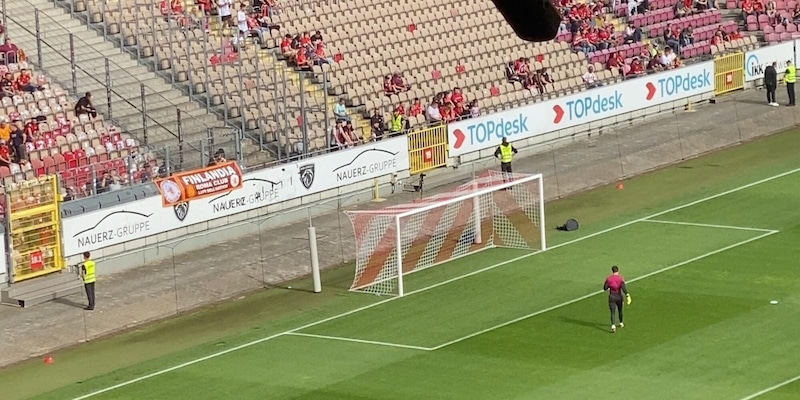 Ve la ricordate questa porta di uno stadio tedesco? C'entrano Totti, l'Italia e…