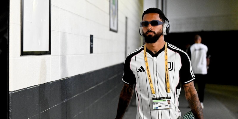 Juve, caos Douglas Luiz: il suo ritorno alla Continassa, dal confronto con la dirigenza al rischio multa