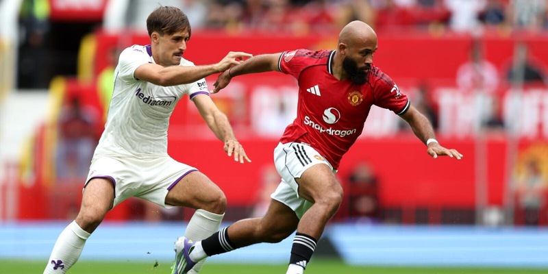 Il Manchester United batte ai rigori la Fiorentina: Sohm segna al debutto, Gosens in autogol nei 90'. Rivivi la diretta