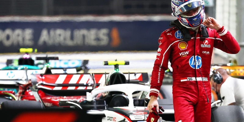<p>Furia Leclerc a Singapore, il team radio dice tutto: &ldquo;Ferrari, che weekend di m&hellip;&rdquo;</p>