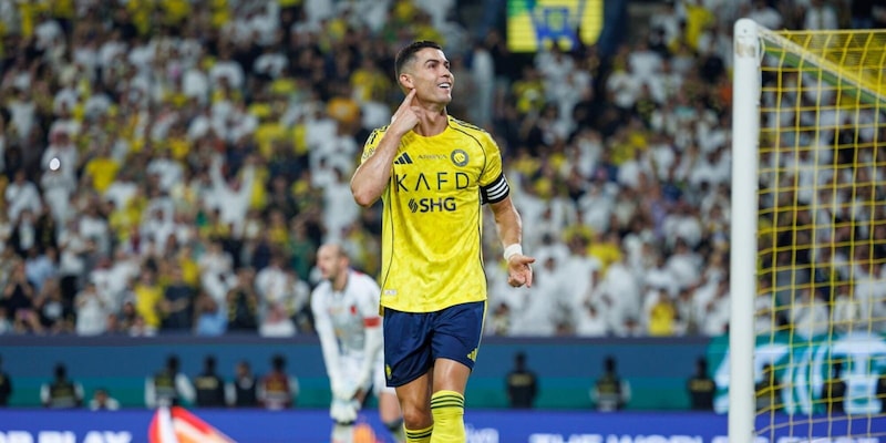 Retroscena Cristiano Ronaldo, si moltiplicano le voci sull&#39;addio al calcio. Lui risponde cos&igrave;: "So che non manca molto, ma..."