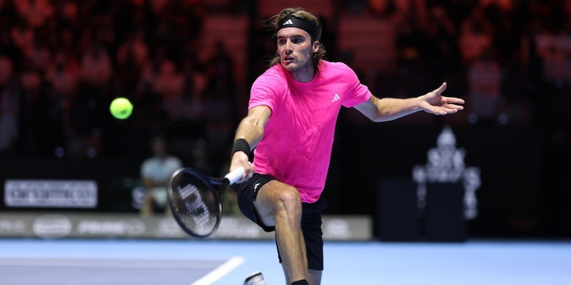 Tsitsipas e la previsione su Sinner e Alcaraz: &quot;Jannik robotico, Carlos felice: sono sicuro che concluderanno la loro carriera...&quot;