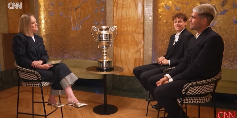 Sinner, che show con Alcaraz: &quot;Con quei capelli a Torino puoi tifare Juve&quot;. E Carlos risponde cos&igrave;...