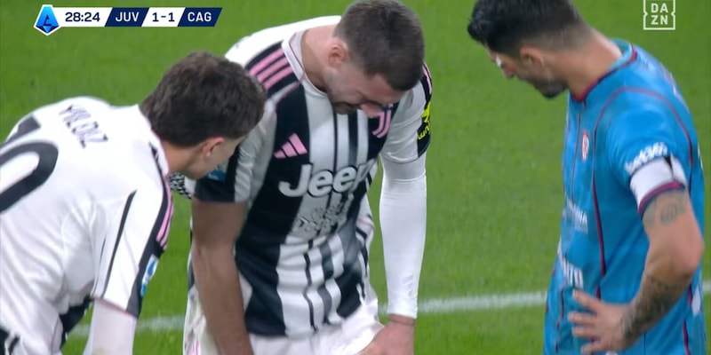 Vlahovic infortunato: Juventus perde l’attaccante al 31° minuto dopo la calciata in porta