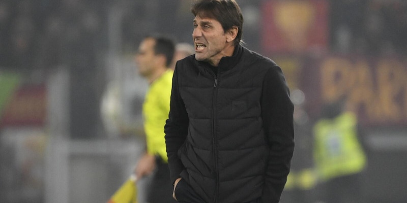 Napoli in forma da record: Conte introduce otto cambi e batte il Cagliari in Coppa Italia