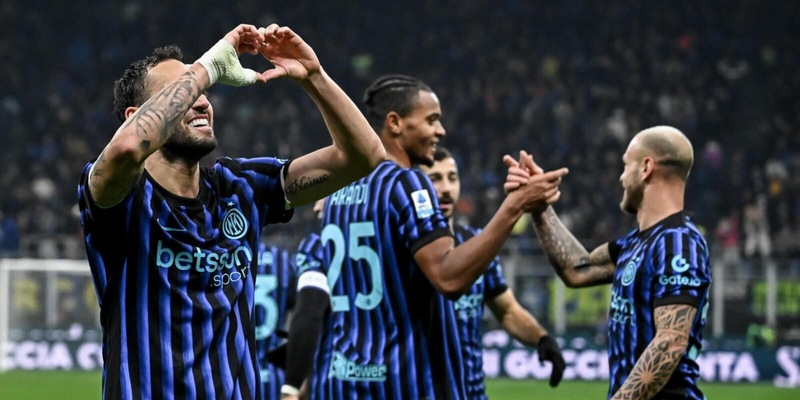 Inter vince 4‑0 al San Siro, si avvicina al primo posto