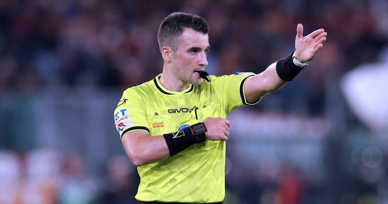 L&rsquo;arbitro di Milan-Sassuolo &egrave; un disastro. E il Var non &egrave; da meno&hellip;