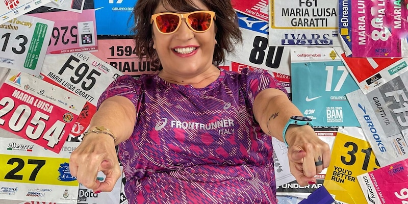Maria Luisa Garatti porta la fiamma olimpica a Iseo, esempio di resilienza