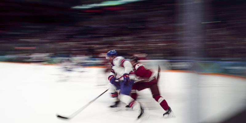 Latitante da 16 anni, arrestato alle Olimpiadi Milano Cortina durante la gara di hockey