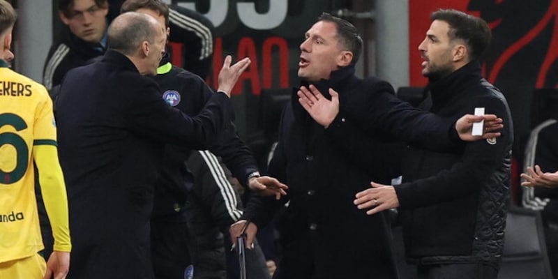 Allegri e Fabregas, nervi tesi fuori dalla sala stampa. Volano parole grosse: "Sei un bambino e un cog***"&nbsp;