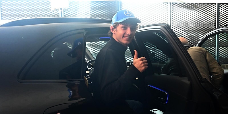 <p>Kimi Antonelli: &ldquo;Ora vorrei conoscere Tomba, e quell&rsquo;abbraccio con Hamilton&hellip;&rdquo;</p>