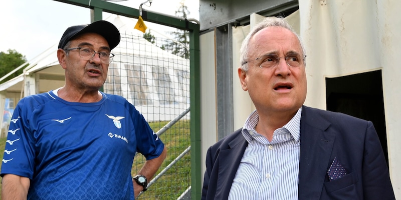 Sarri detta la linea alla Lazio: tutti gli scenari per giugno e cosa chiede a Lotito