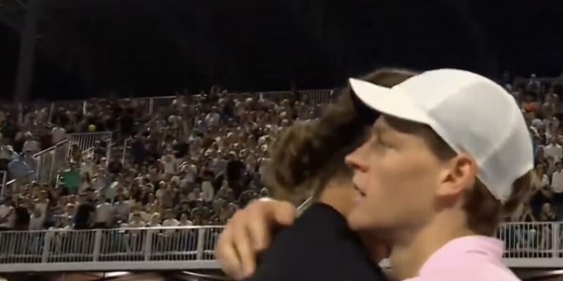 Tutta la frustrazione di Zverev nella frase in tedesco a rete con Sinner: "Non &egrave; bastato che..."