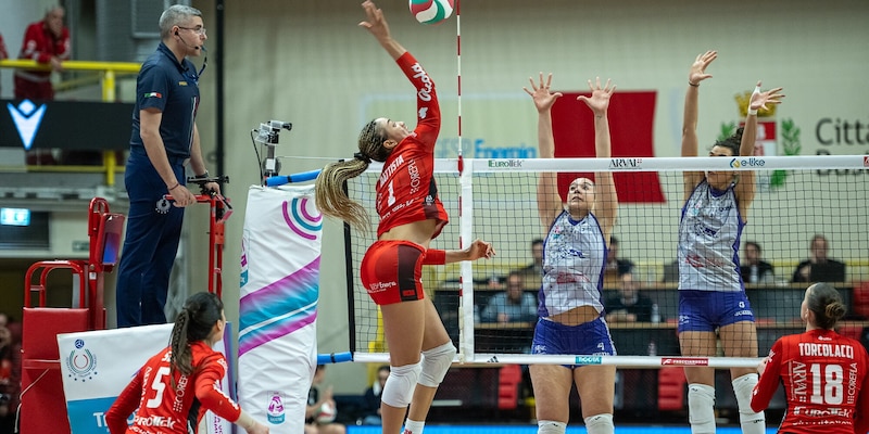 Playoff Challenge: la UYBA batte Firenze, Chieri vince la Pool