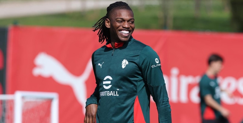 Allegri recupera Leao per Napoli-Milan: le condizioni dell'attaccante rossonero