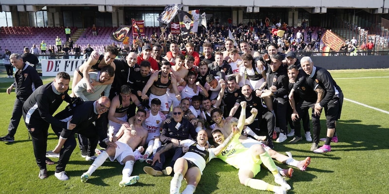 Il Benevento di Vigorito torna in Serie B dopo tre anni: battuta la Salernitana all'Arechi