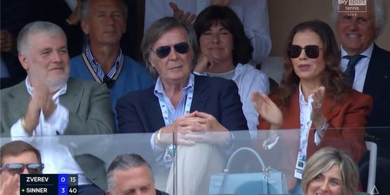 Bertolucci vede in tribuna Panatta a Montecarlo e si scatena in diretta tv: "Ieri sera &egrave; arrivato a cena, e..."