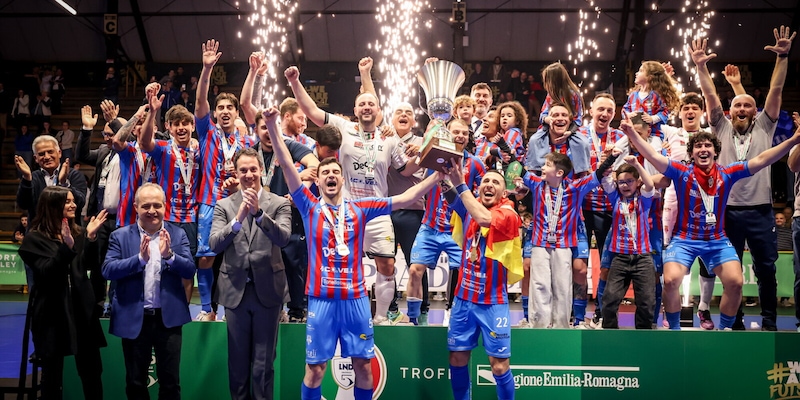 Storico en-plein Meta: batte l&rsquo;Active e alza la Coppa della Divisione. Tutti i Major sono a Catania!