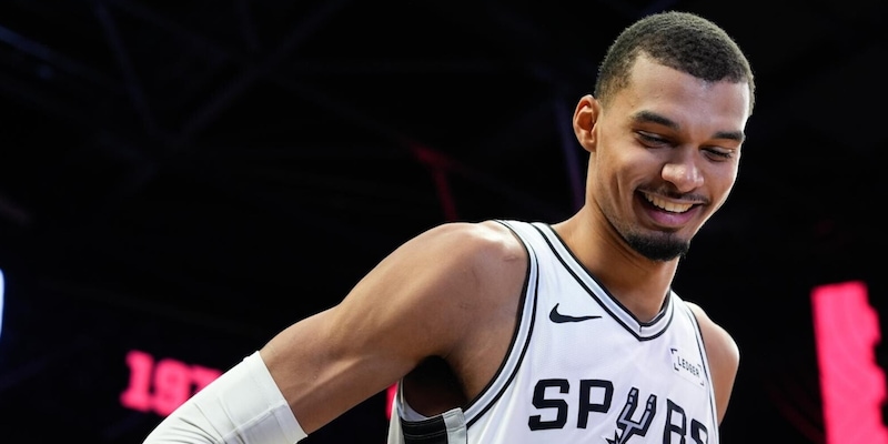 Wembanyama torna in campo e trascina gli Spurs nei playoff Nba, volano i Celtics