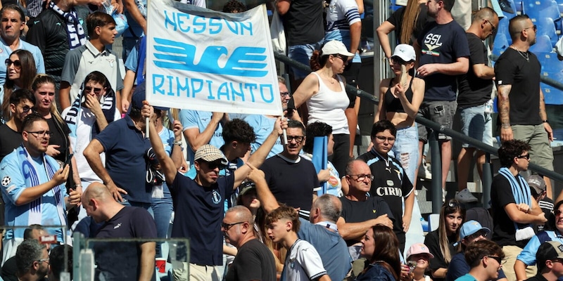 Lazio, i tifosi lontani dall&rsquo;Olimpico: tutti a Ponte Milvio per stare vicini alla squadra