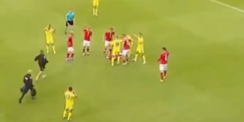Paura per Eriksen, collassa in campo durante Danimarca-Ucrai