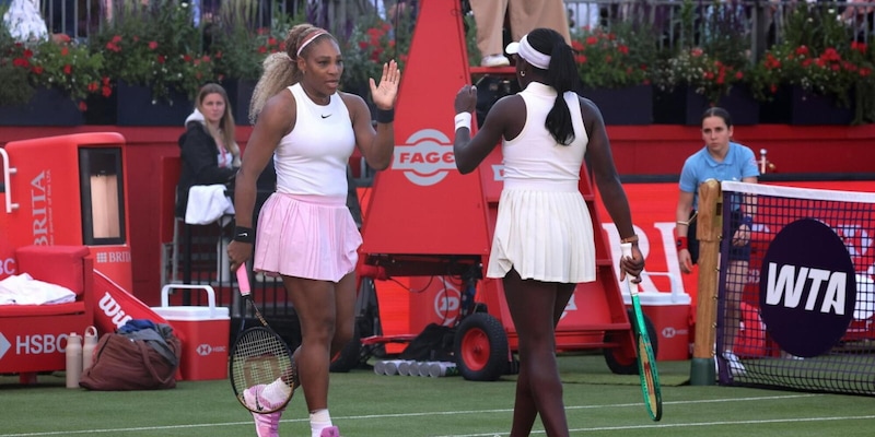 Serena Williams torna in campo con una vittoria al Queen's: 