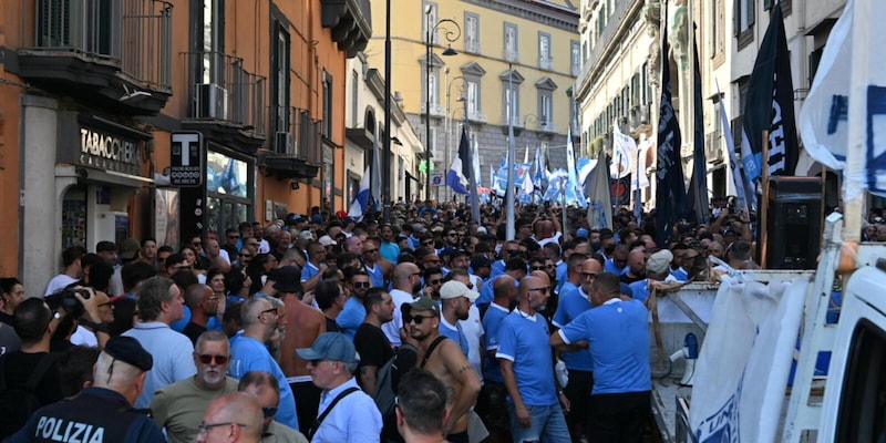 Centenario Napoli diretta, inizia la festa: il corteo dei tifosi LIVE