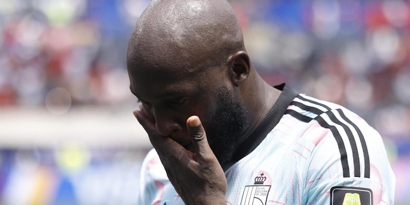 Lukaku non raggiungerà oggi il Napoli a Castel di Sangro: due giorni di ferie in più. Colloqui con due club per la cessione