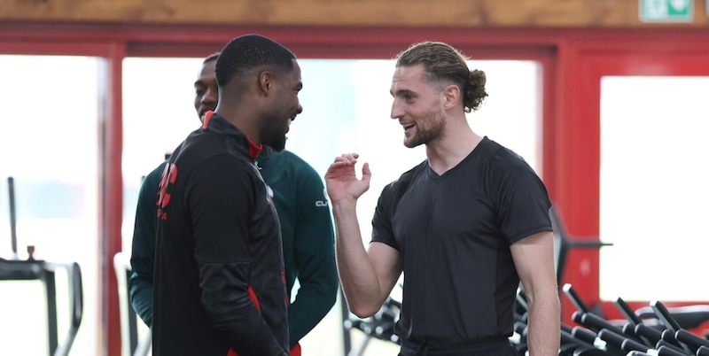Maignan e Rabiot allungano le vacanze, l'ira dei tifosi: è caos Milan