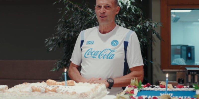 Allegri festeggia il compleanno in ritiro e lancia un messaggio alla squadra: "Ora ci divertiamo"