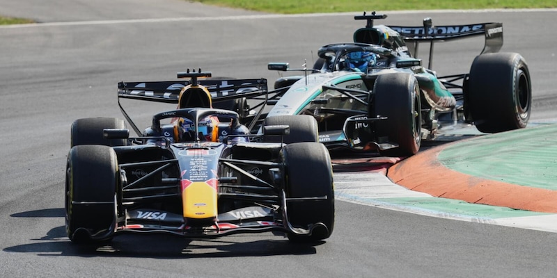 Lo sfottò social della Red Bull contro la Mercedes fa impazzire i tifosi: durissimo attacco sull'ADUO
