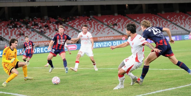 Poker del Catania, il Giugliano ne fa cinque. Vola il Sorrento, pari per Bari e Salernitana
