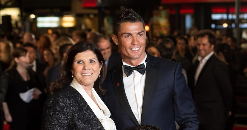 La madre di Cristiano Ronaldo: "Lo hanno fatto uscire dalla porta secondaria. Gli ho detto di stare calmo"
