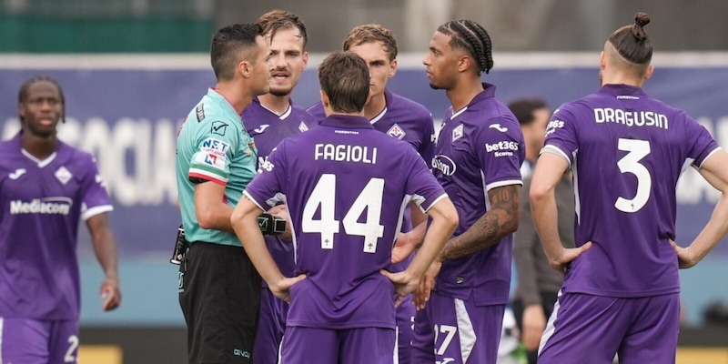 Moviola Fiorentina-Como: le polemiche arbitrali tra gol annullati e sviste