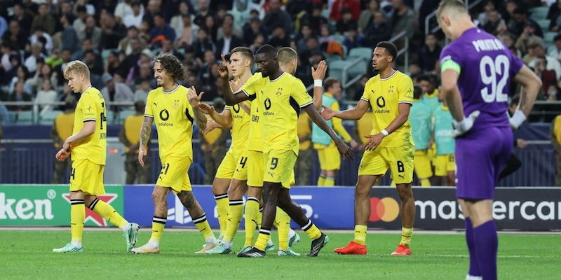 Il Borussia Dortmund vince ma fatica a Baku. Fenerbahce, Greenwood non basta: pari contro lo Slavia Praga