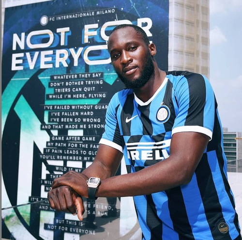 Lukaku all'Inter, è ufficiale: prima la firma e poi l'allenamento