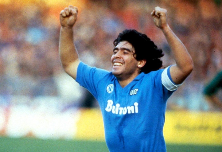 Maradona E Morto Il Mondo Piange Il Dio Del Calcio