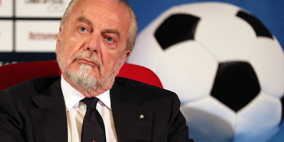 De Laurentiis Barcellona Napoli Si Giochi Altrove La Uefa Imbarazzante
