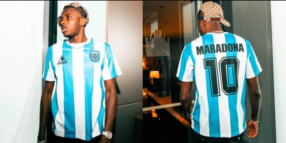 Osimhen si veste da Maradona: le foto che hanno scatenato i tifosi del  Napoli