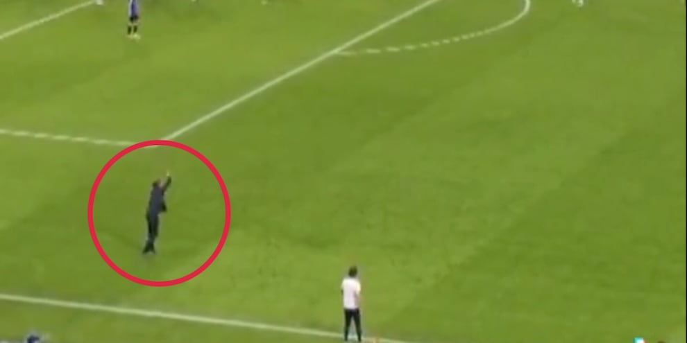 Inzaghi impazzito nel finale di City-Inter: entra in campo sull'ultimo angolo