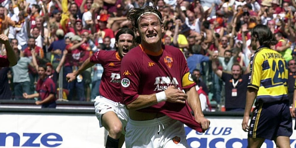 Scudetti As Roma 2001 Totti - 675x1200 Wallpaper